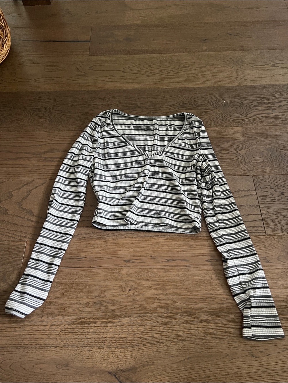 SHEIN Striped V-Neck Long Sleeve Crop Top - Black & White